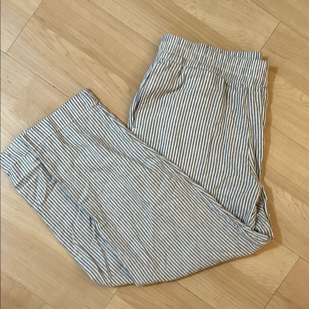 Old Navy Casual Striped Pants in Grey and White